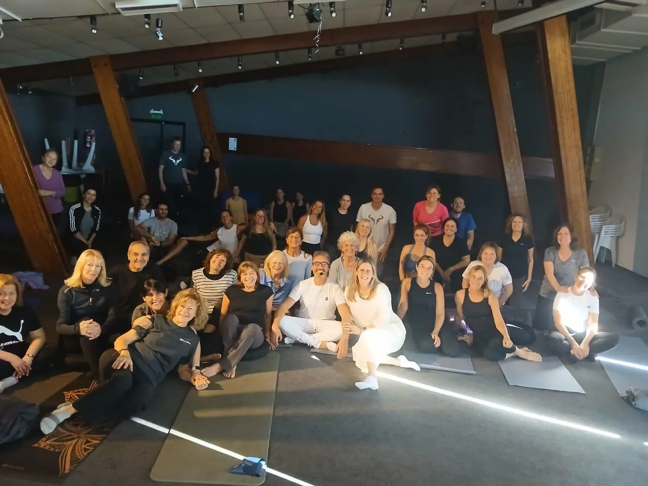 Equipo participando de una capacitación de mindfulness